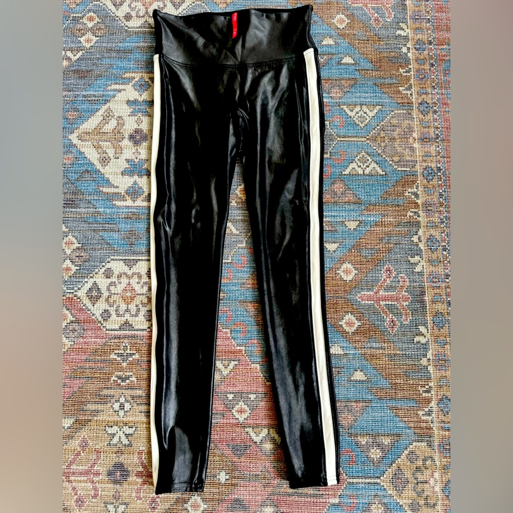 BRAND NEW Spanx Faux Leather Side Stripe Leggings, size M